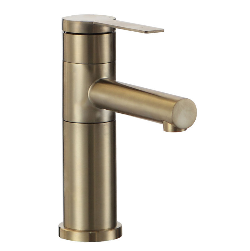 Single-lever hot and cold water countertop basin faucet: comfortable water temperature as you wish